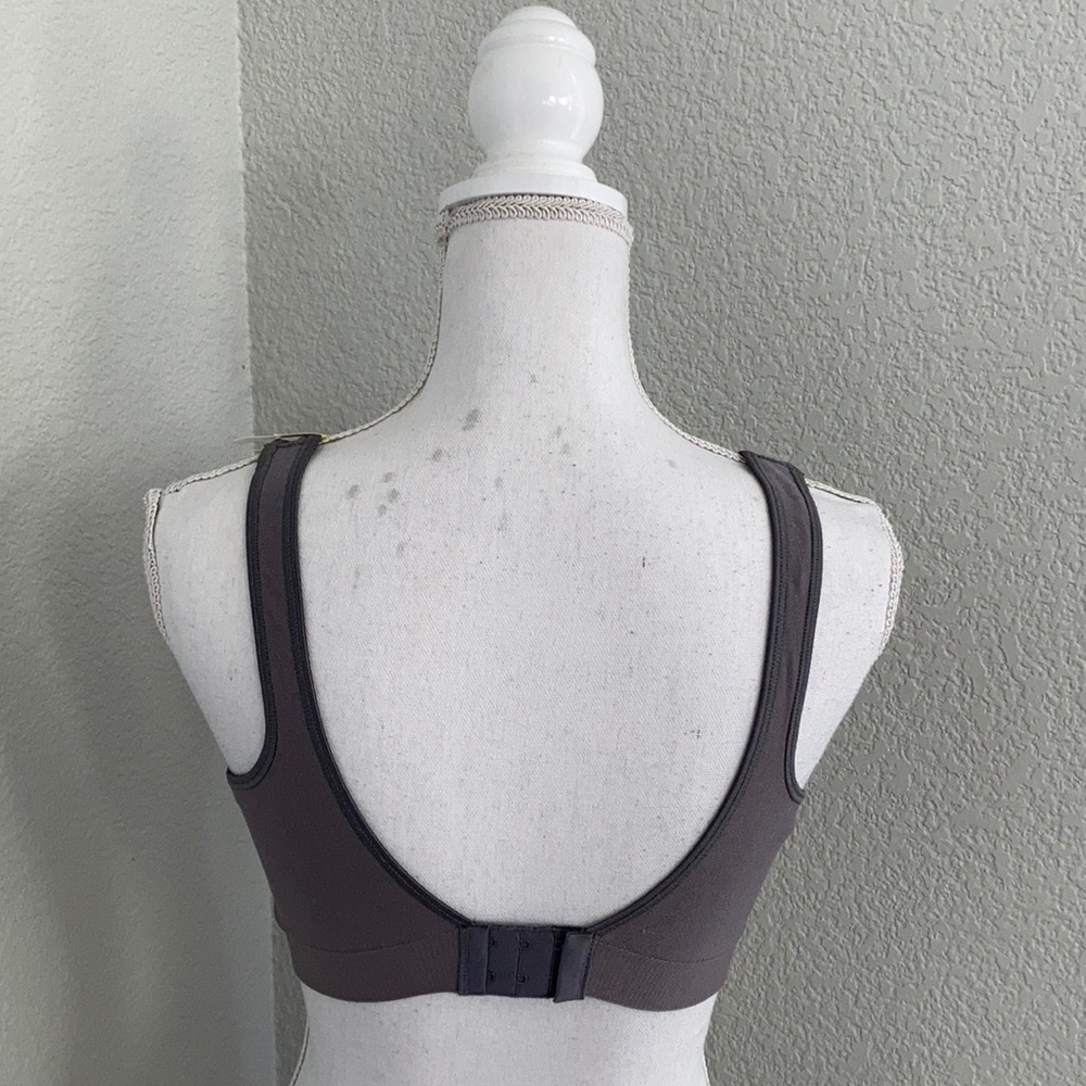 ❌SOLD❌Bali Comfort Revolution Seamless Wireless Bra - Picture 6 of 9
